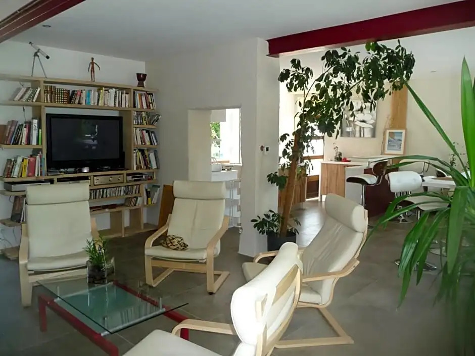 LAnagramme, chambres, table dhôtes et gîte pour adultes, naturistes ou non