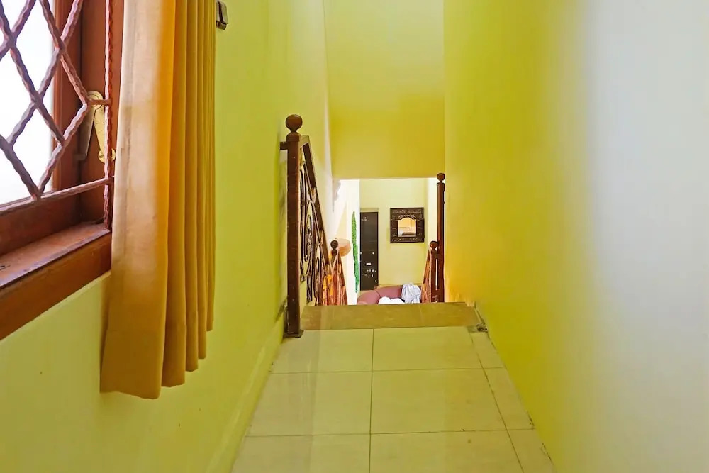 Urbanview Hotel Trisna Srabah