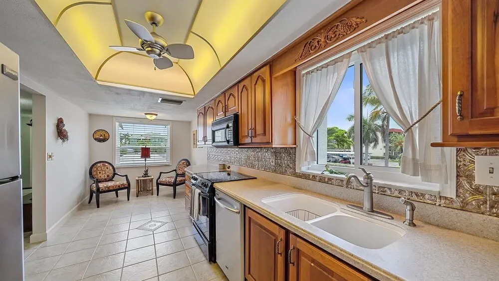 Salty Soldi 2 Bedroom Condo by RedAwning
