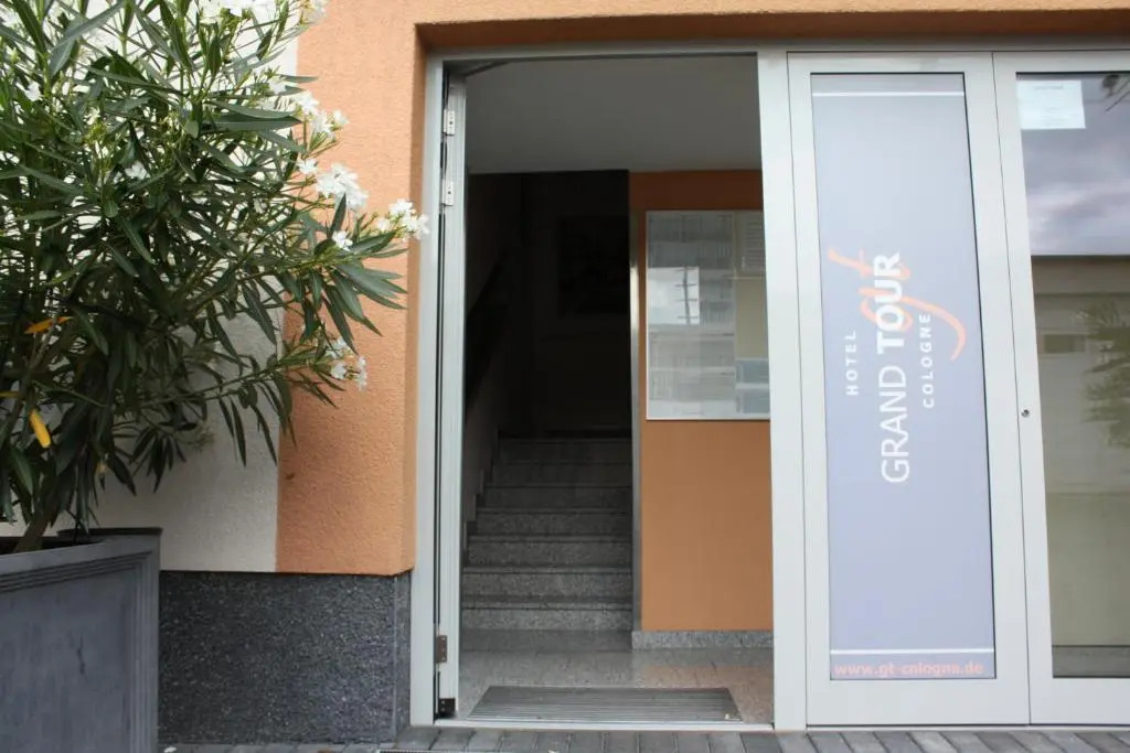 Hotel Grand Tour