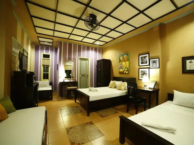 Purple Fountain Inn & Hostel