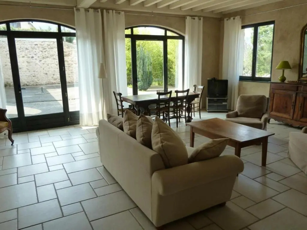 Gîte spacieux avec cheminée et animaux admis - FR-1-496-31