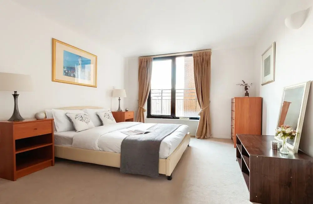 Platinum Apartment near Gloucester Road 9950