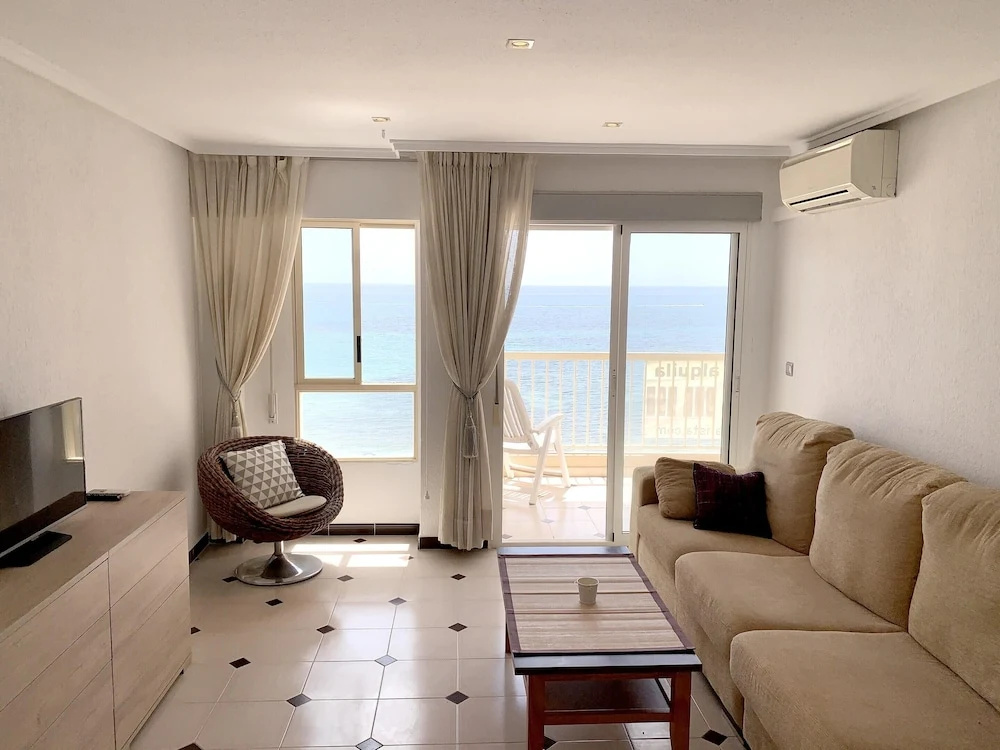 Apartment with 3 Bedrooms in Torrevieja, with Wonderful Sea View, Furnished Terrace And Wifi - 50 M From the Beach