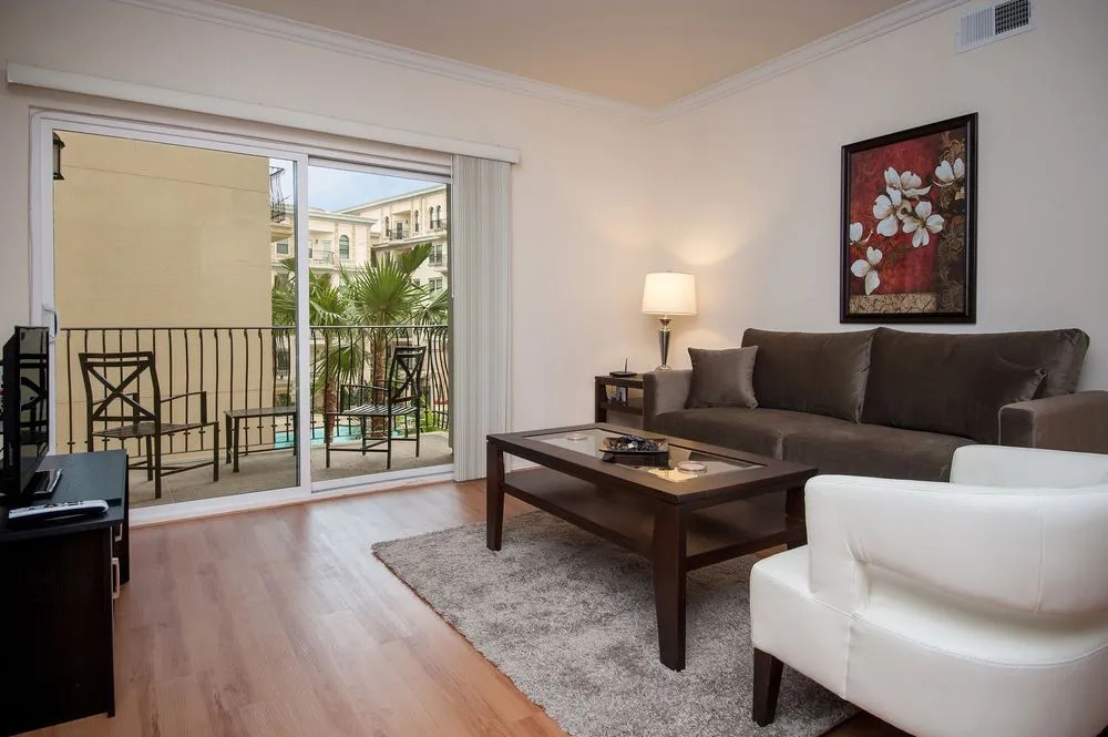 Sunshine Suites at 909 West Temple Street
