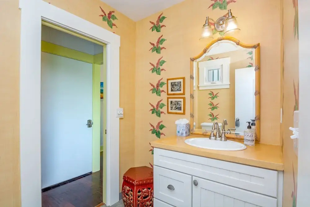 Brennecke's Beach Cottage 2 Bedroom Home by Redawning