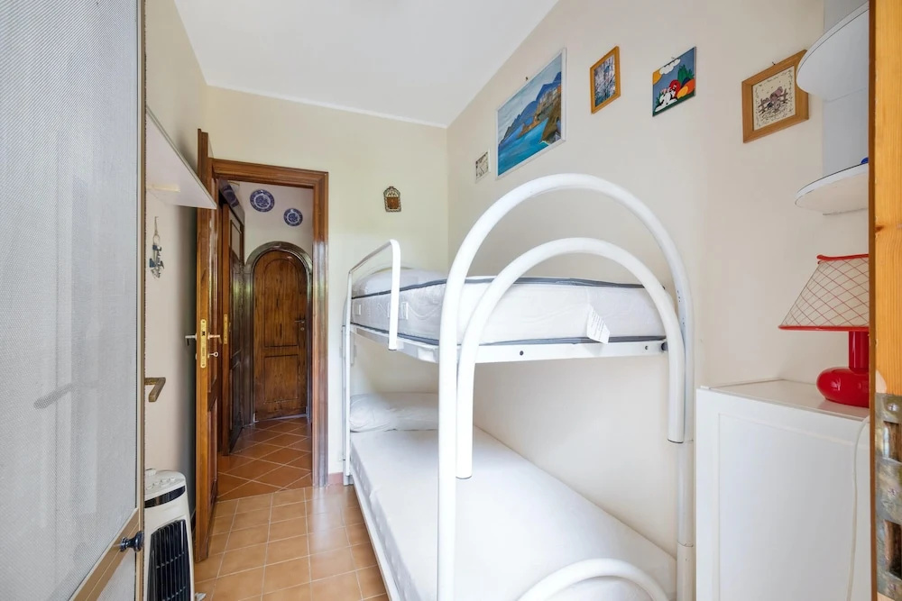 House With 3 Bedrooms in Sabaudia, With Wonderful Lake View and Enclosed Garden Near the Beach