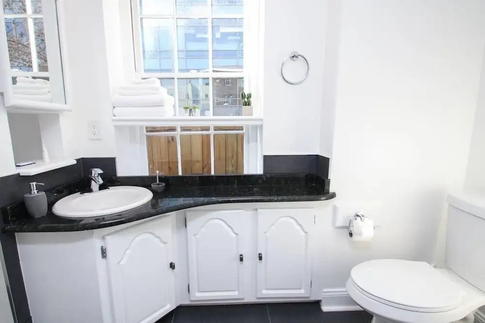 Fantastic Comfort! Downtown + Old City! Sleeps 5!