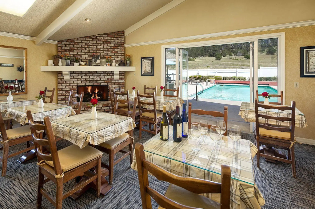 Fireside Inn on Moonstone Beach