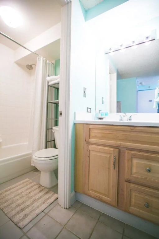 Charming Kuhio Village Studio