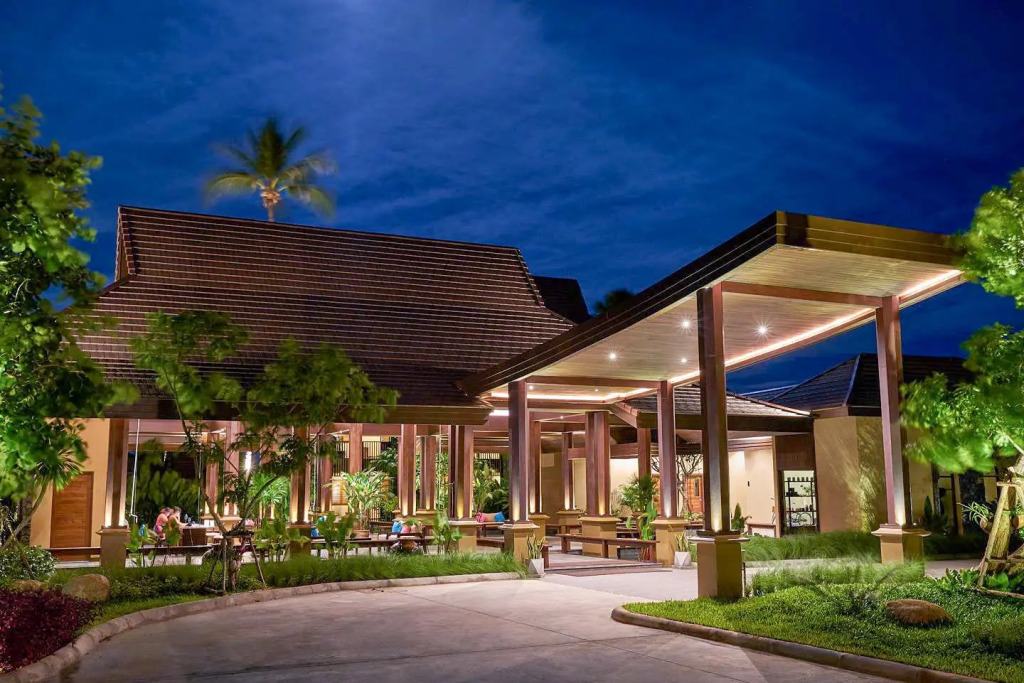 Khanom Beach Resort And Spa