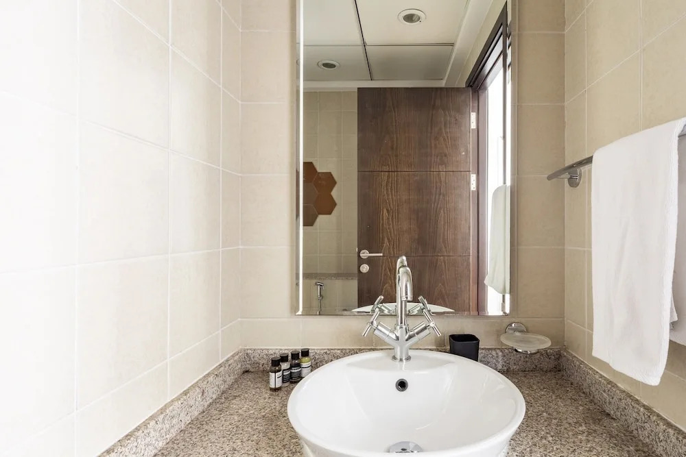 2BR With Sea Views From the 59th Floor - Sleeps 4!