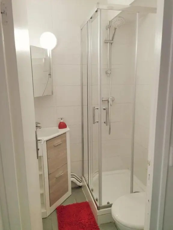 Suite Athéna - Melun gare RER - Balcon et parking