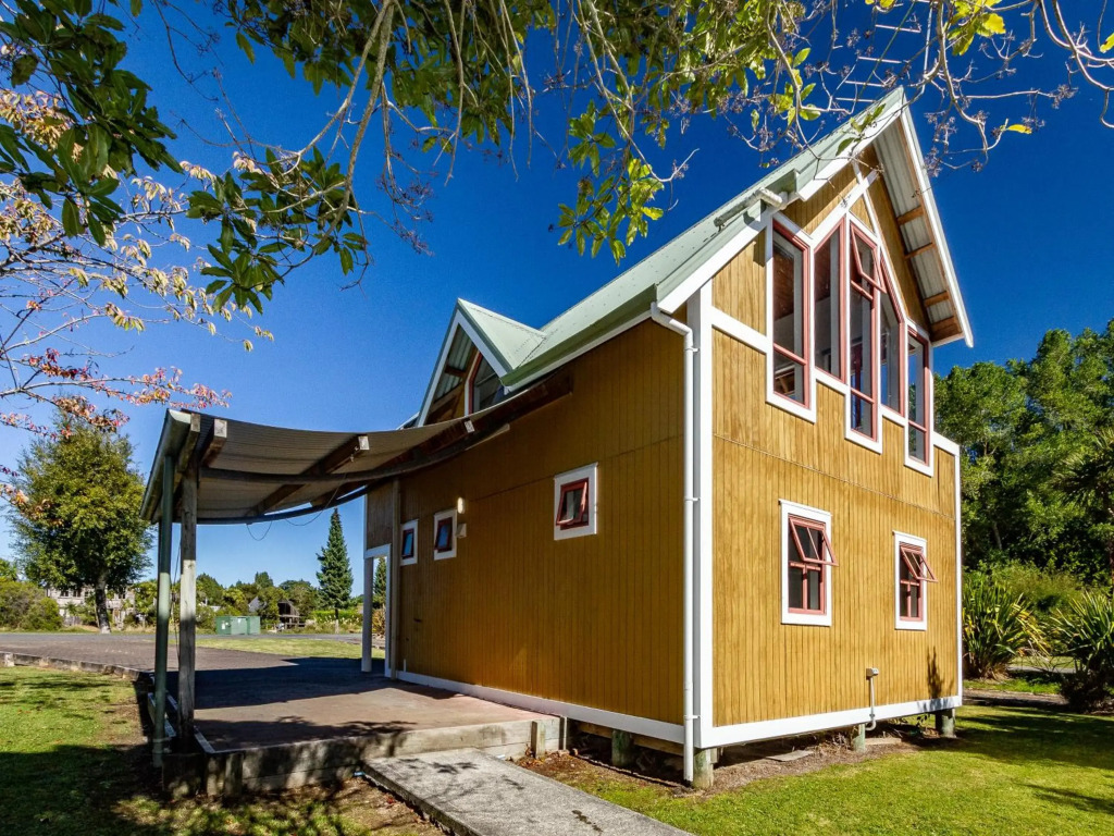 The Gingerbread House with Spa - Ohakune Holiday Home