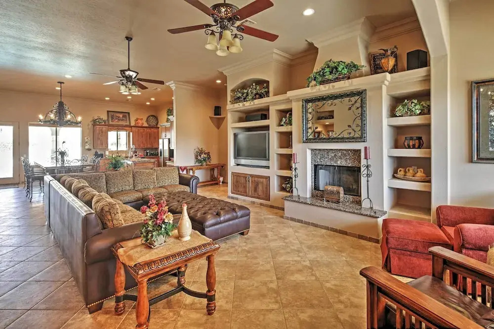 < 2 Mi to Lake Havasu: Spacious Home w/ Patio!