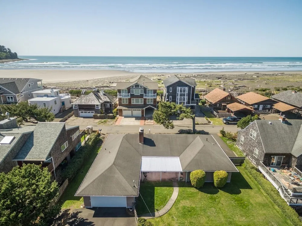 Surfers Cove 3 Br home by RedAwning