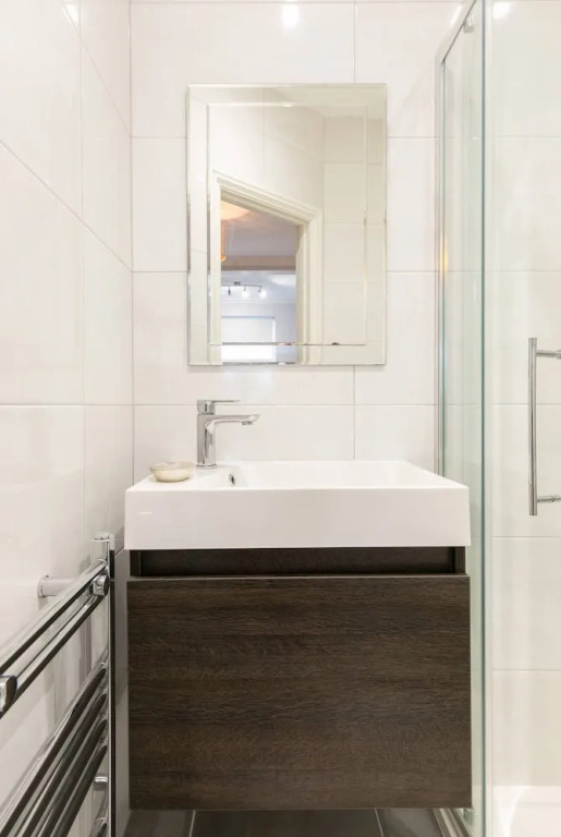 Room in Apartment - 12 Helena Luxury Serviced Apartment
