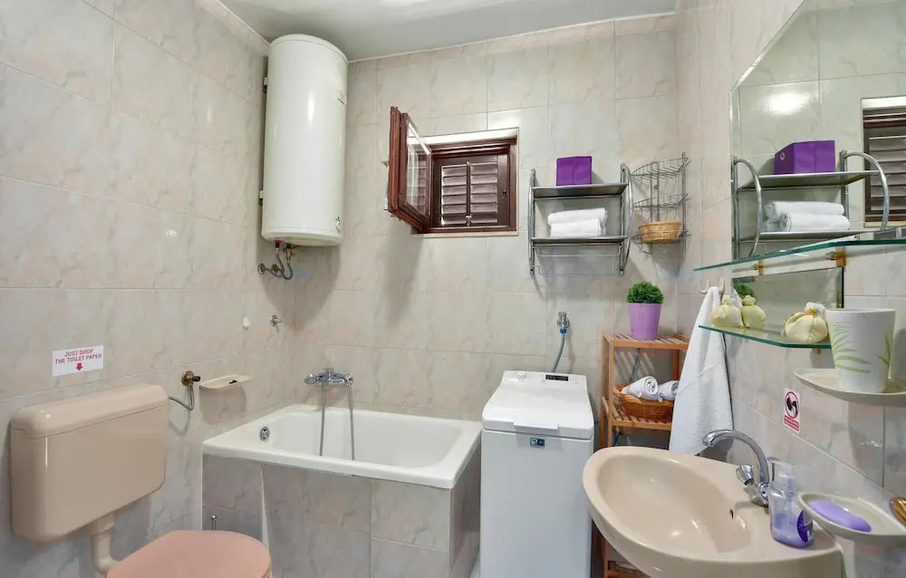 Amazing Home In Kastel Sucurac