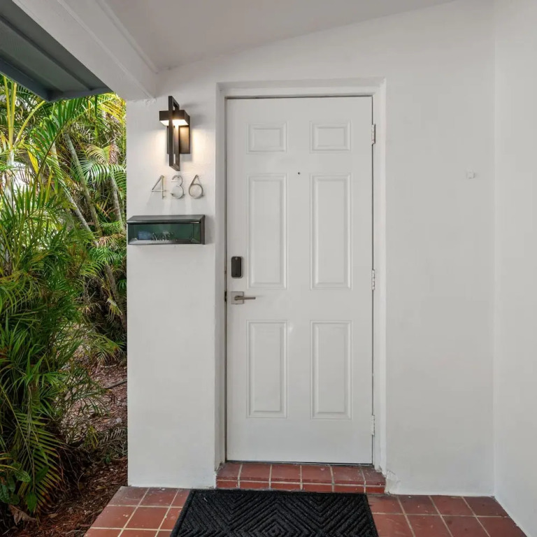 Uhost AI Stylish 1BR Bright Space w Patio