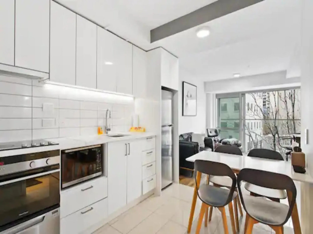 Central Modern Apt. w/ Working Space Zodiak Stays
