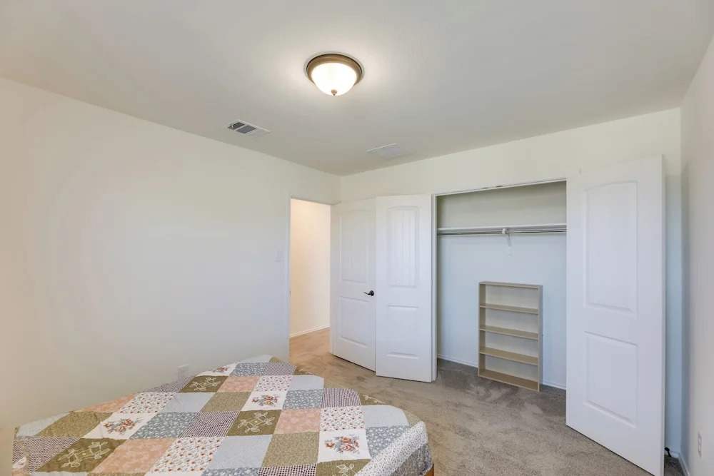 Manor Vacation Rental w/ Yard: 17 Mi to Austin!