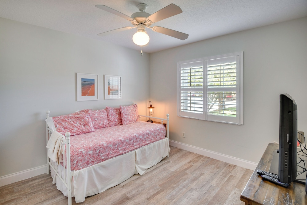Stroll to Shore: Pet-friendly Flagler Beach Escape