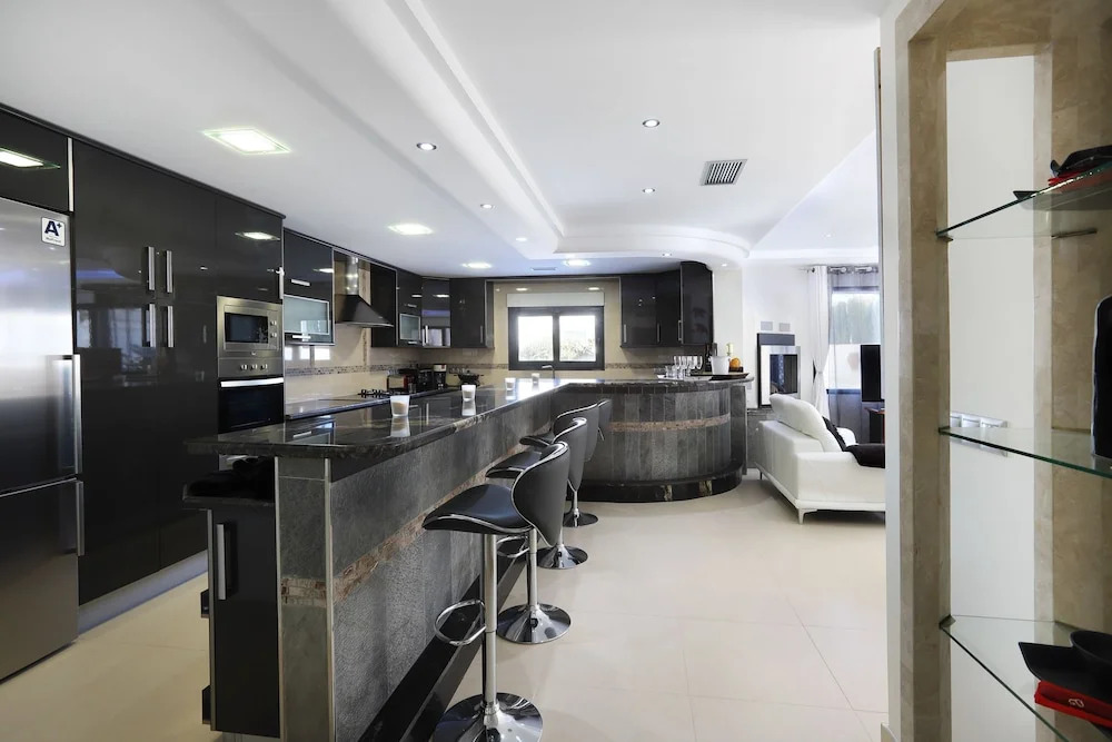 DREAM VILLA IN ALBIR BLUELINE