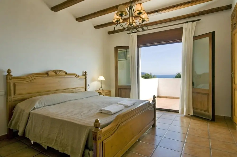 Villa - 4 Bedrooms with Pool, WiFi and Sea views - 105045