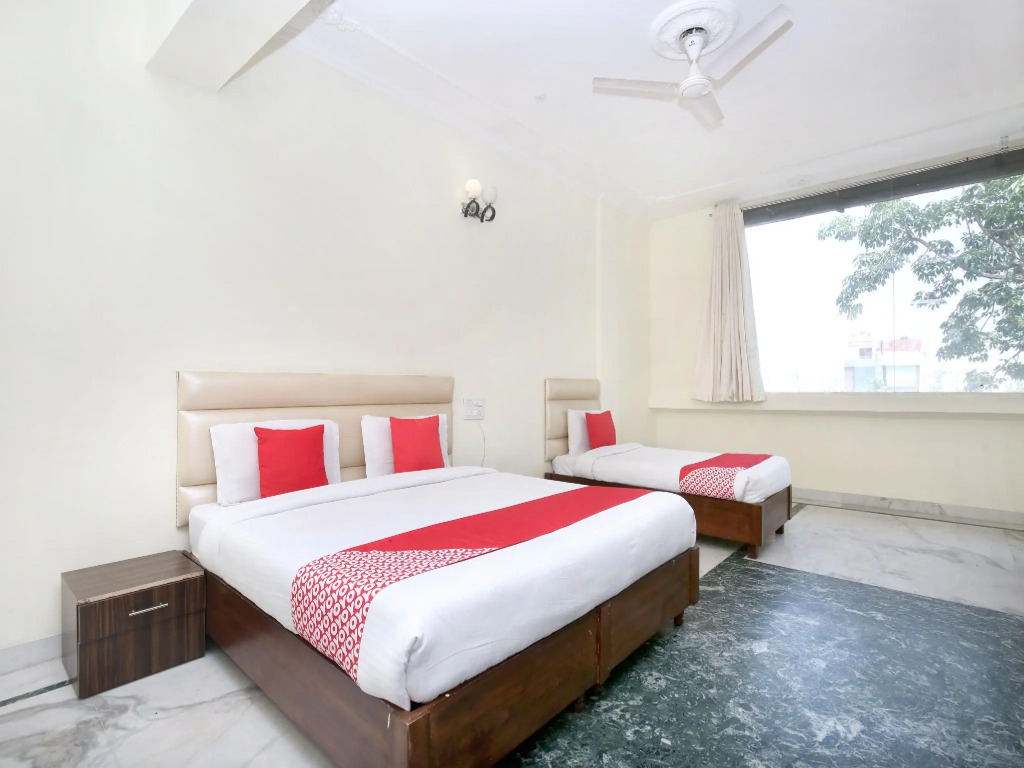 OYO 15644 Hotel Karma
