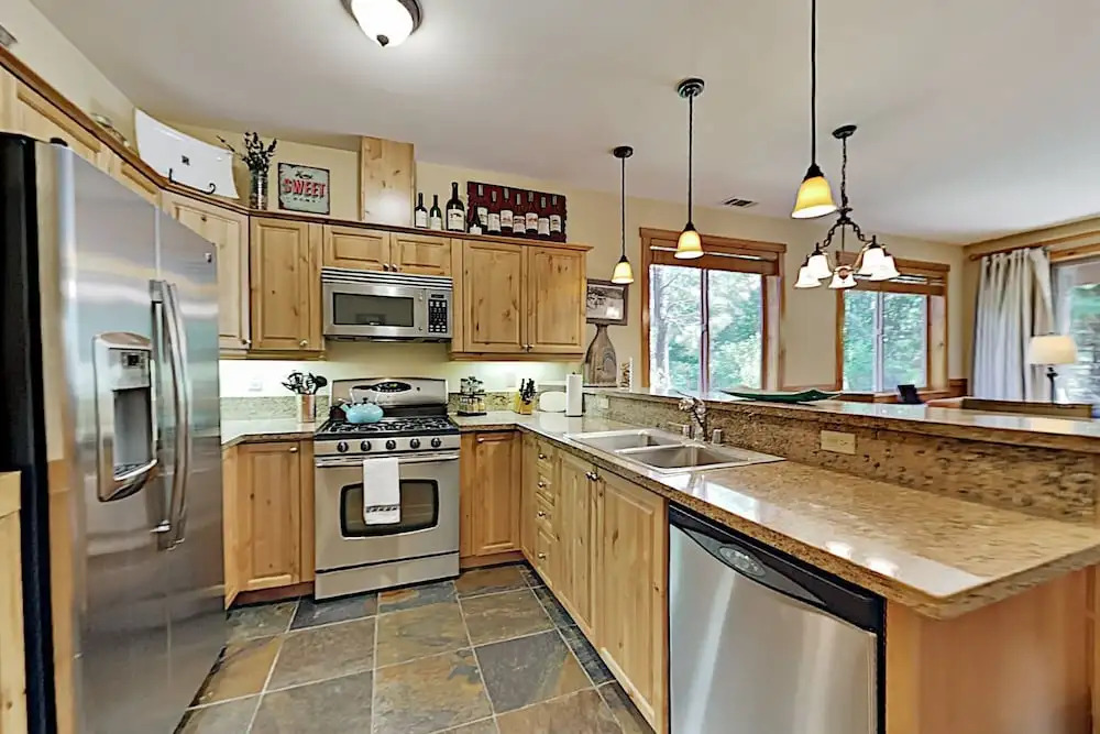 10917cin 2 Bedroom Condo