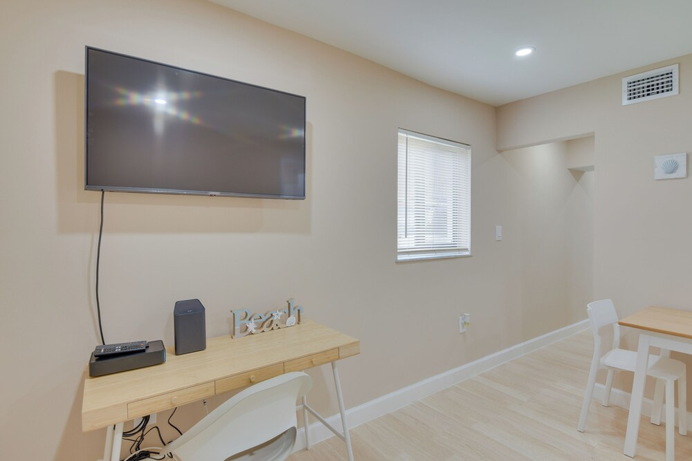 Refreshing Miami Apartment: 4 Mi to the Beach!