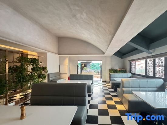Jishang Hotel (Kunming Nanping Pedestrian Street Jinma Bijifang Branch)