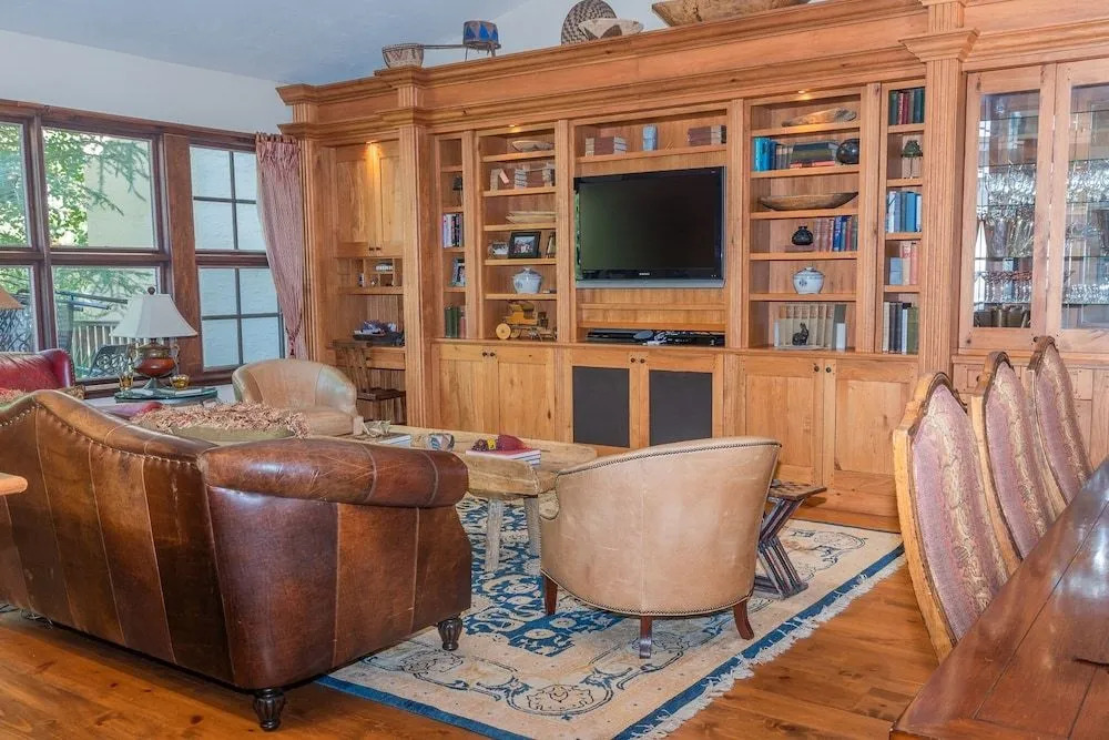 Stunning Western Inspired Private 3 Bedroom Villa Villa