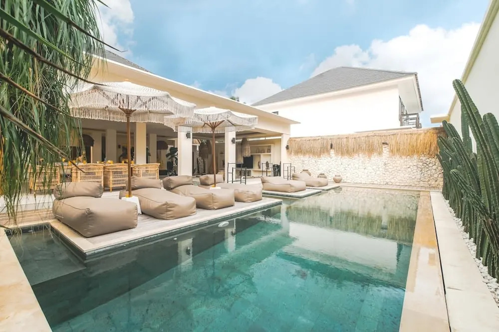 Villa Selaanc - Luxury 4BR Villa with Private Pool, Walking Distance to Seseh Beach