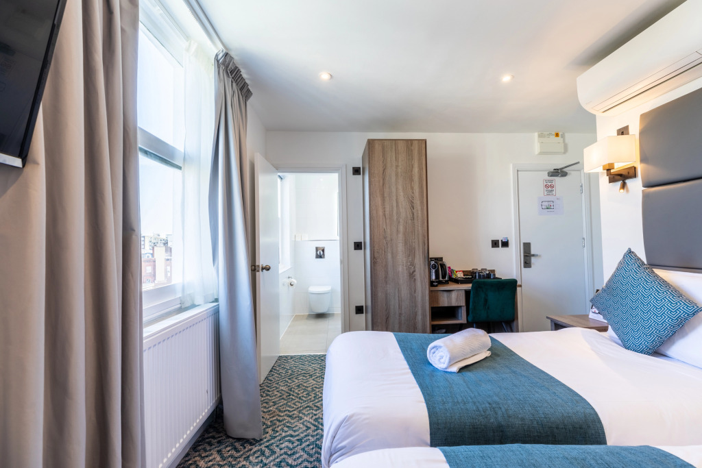 The J Hyde Park Hotel