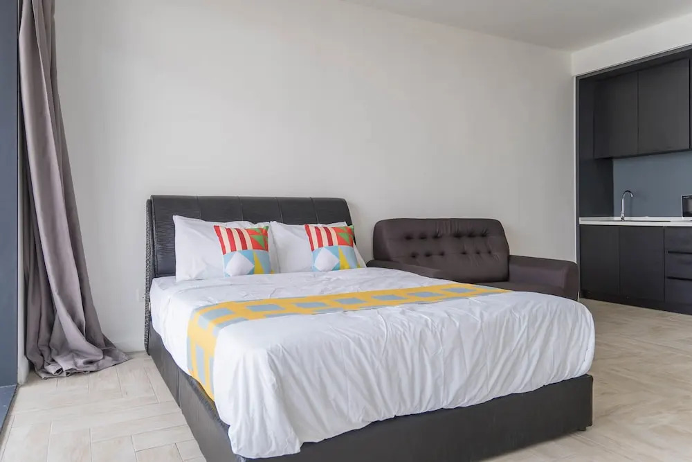 OYO Home 43951 Fair  Studio Empire City Marriot
