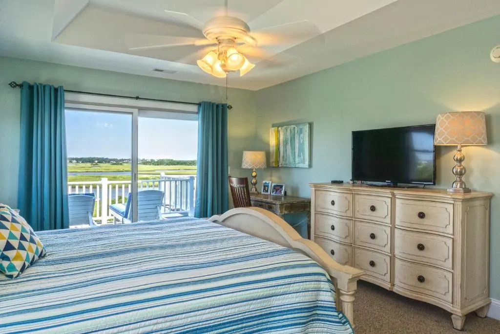 Pier Pleasure by Oak Island Accommodations