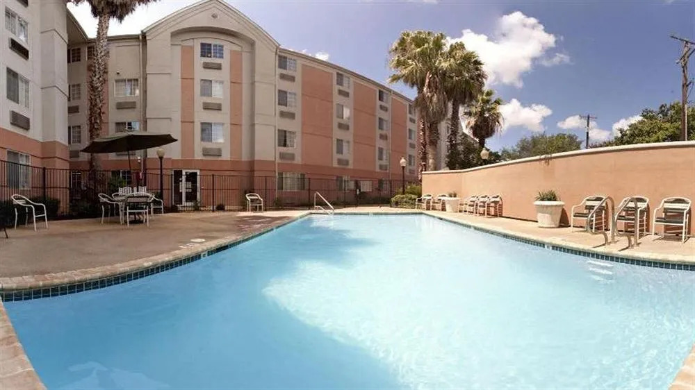 Candlewood Suites San Antonio Northwest Medical Center