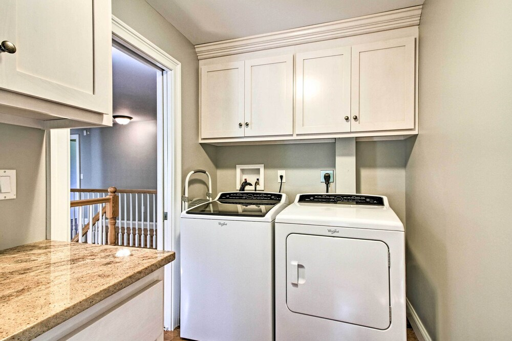 West Dover Home - 3 Miles to Mount Snow Resort!