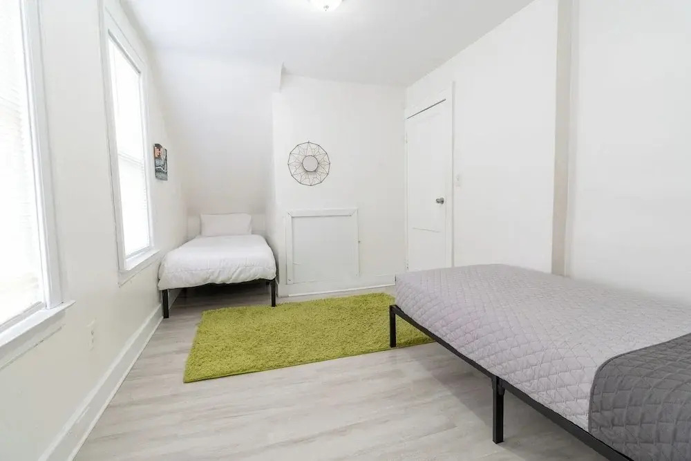 Spacious 4BR Family Home in Detroit Wifi & Parking