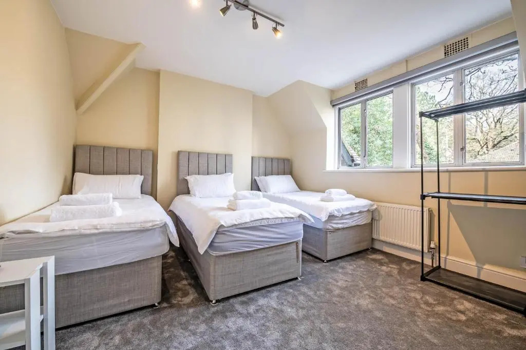 The Manor - Large Luxury home in Bournemouth - Sleeps 12+