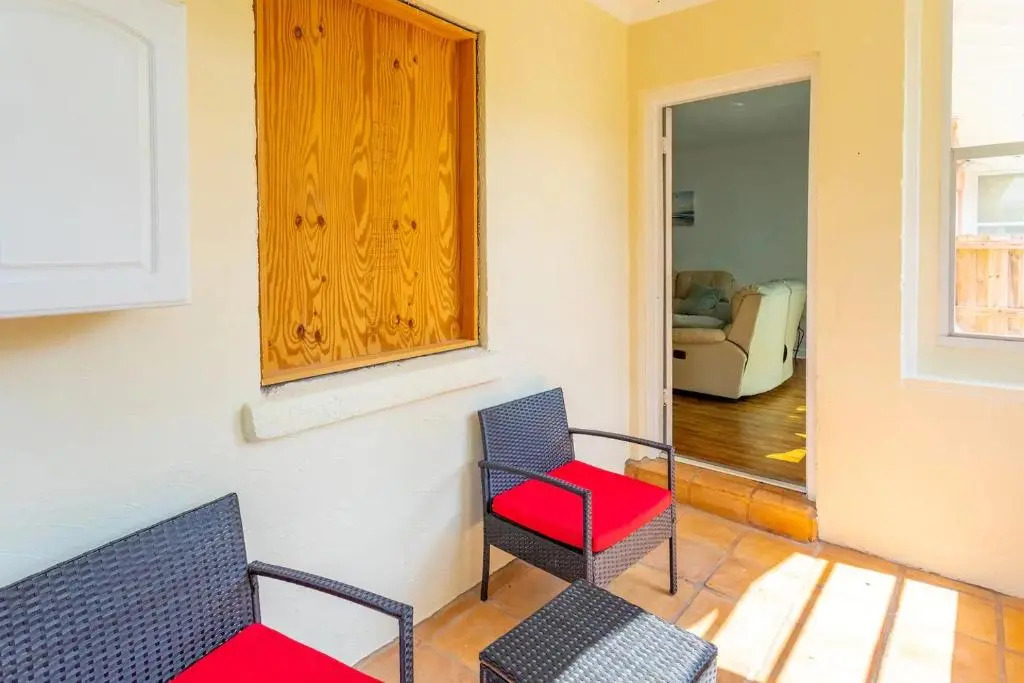 Sky Spacious Bungalow walking distance from beach! Name Sky Side A