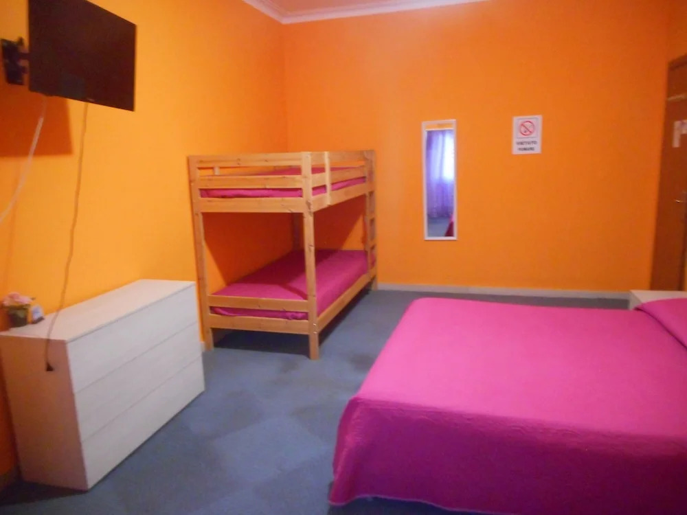 Cavour16 rent bedrooms