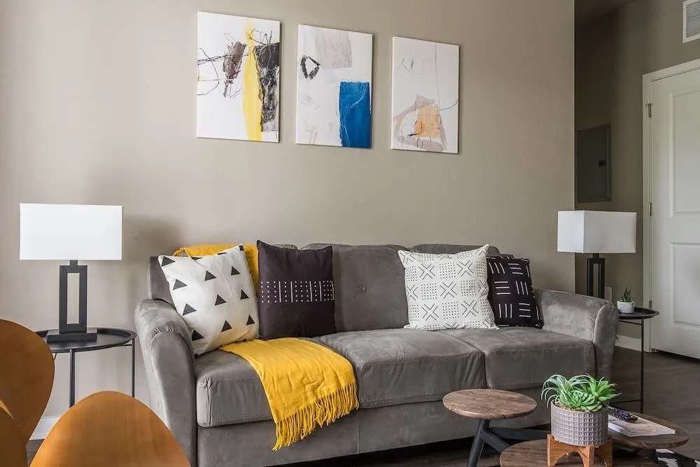 Baymeadows 2 BR Apt by Frontdesk