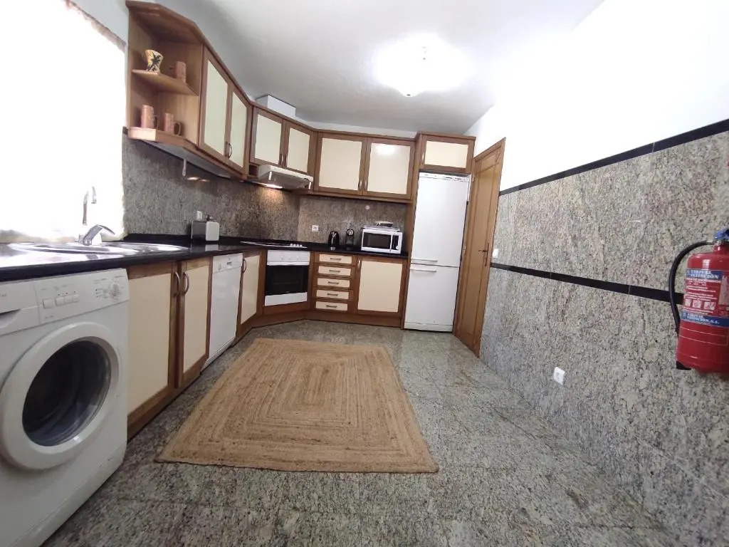 Vila Magna near The Strip with BBQ, AC, Balcony, Parking, 4 TVs and Free wifi