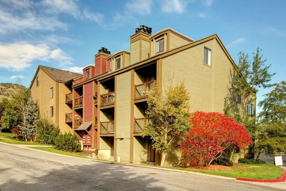 Spacious Modern With Private Saltwater Pool 1 Bedroom Condo