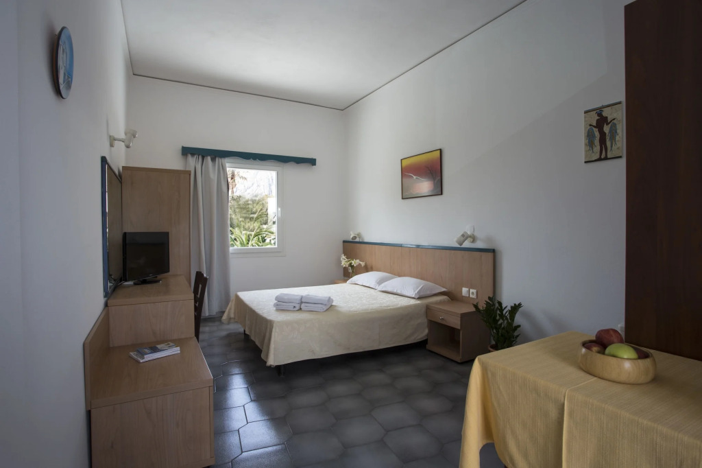 Sunrise Studios in Perissa