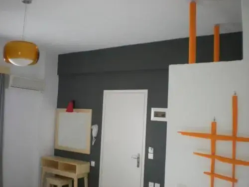 Manolis House