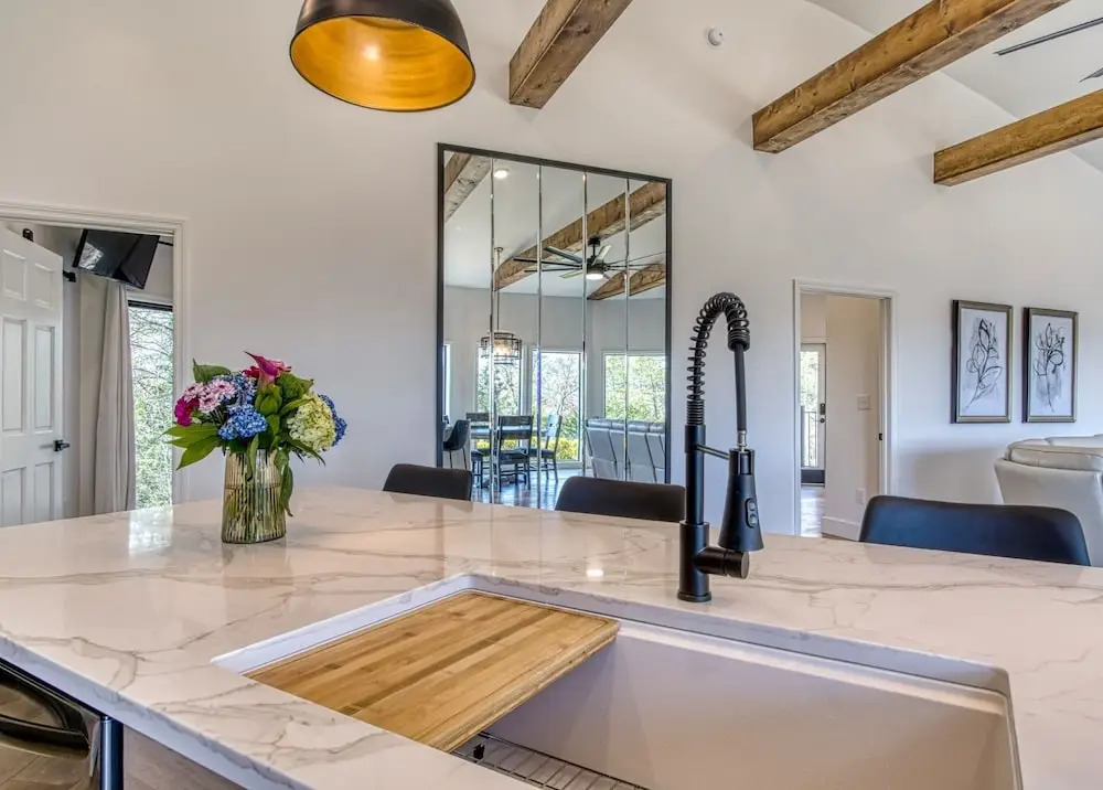 Mountain Valley Revival - Brand New Renovations, Close To Town, Panoramic Mountain Views!! 2 Bedroom Cabin by RedAwning