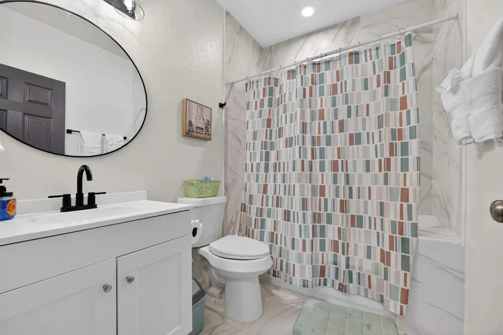 Lovely and Stylish Modern Home Near Downtown